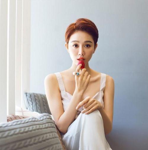 千亿影后魂穿十八线女星,从千亿巨星到十八线女星逆袭之路